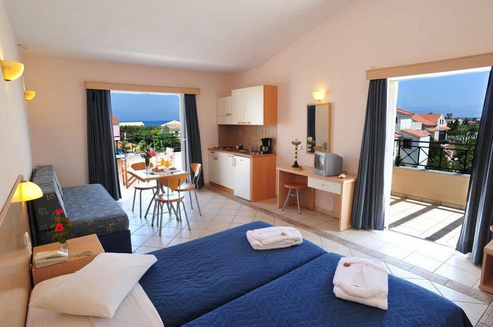 Thinalos Aparthotel Acharavi  Buitenkant foto