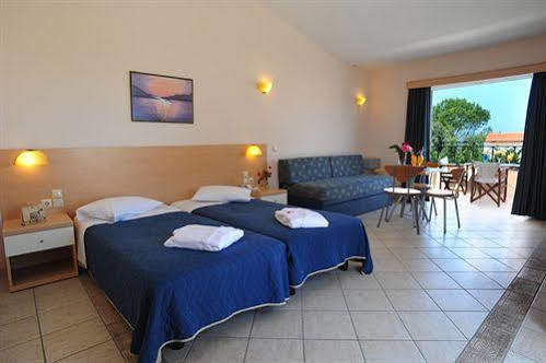 Thinalos Aparthotel Acharavi  Buitenkant foto