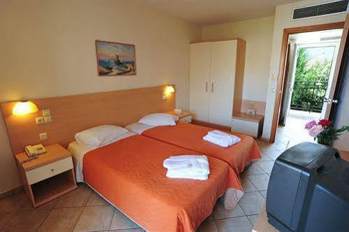 Thinalos Aparthotel Acharavi  Buitenkant foto