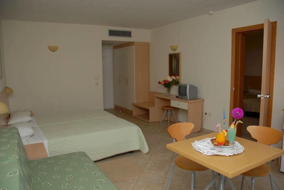 Thinalos Aparthotel Acharavi  Buitenkant foto