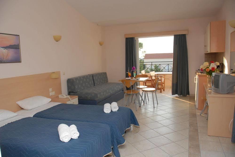 Thinalos Aparthotel Acharavi  Buitenkant foto