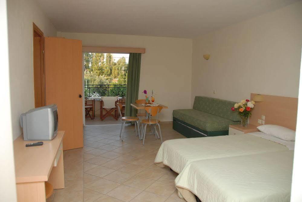 Thinalos Aparthotel Acharavi  Buitenkant foto